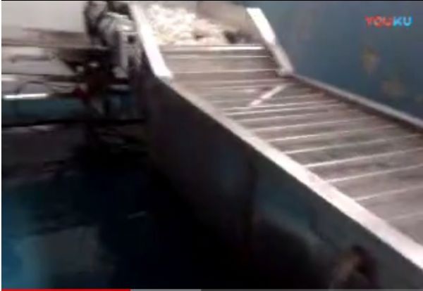 ?软包装牛奶杀菌冷却风干输送流水线视频