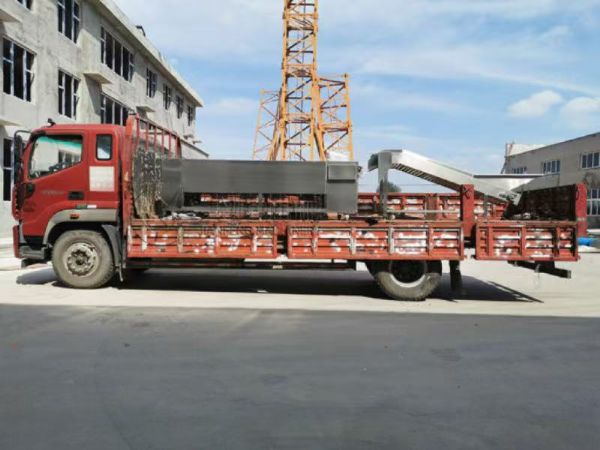 广西北流市果蔬加工迎来新装备：滚杠式分级机成功交付